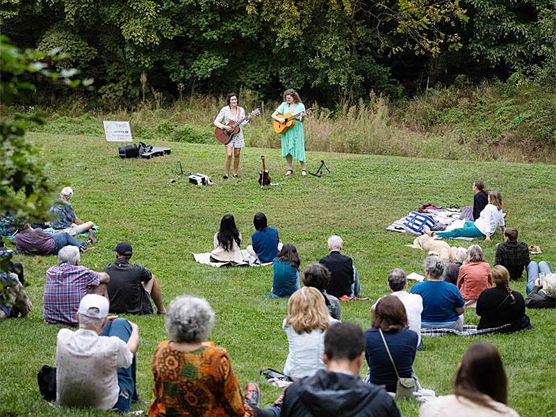 Tregaron unplugged concert on lawn